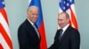 资料照：美国总统拜登身为副总统时在莫斯科与俄罗斯总统普京会面。（2011年3月10日）