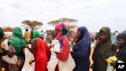 زنان سومالی در صف غذا، هجده ژوئیۀ ۲۰۱۲