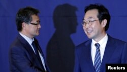 미국과 한국본의 6자회담 수석대표인 조셉 윤 국무부 대북정책특별대표와 이도훈 외교부 한반도평화교섭본부장.