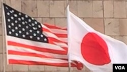 美国驻日大使肯尼迪日前离任之际，东京帝国酒店外飘扬着的日美国旗