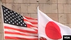 美国与日本的国旗。