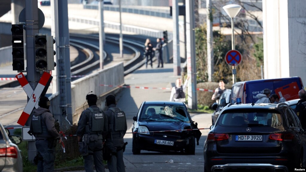 Makina godet turmën në Mannheim të Gjermanisë, 2 të vdekur dhe disa të plagosur
