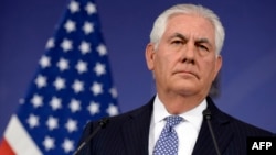 Menlu Amerika Rex Tillerson berbicara kepada media di Brussels, Kamis (6/12). 