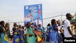 Imihanda mu mujyi wa Kinshasa yari yuzuye abaturage baje kwakira Papa