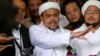 Imam Besar Front Pembela Islam (FPI), Habib Rizieq Shihab berbicara kepada media di Jakarta, 28 Februari 2017 (foto: dok). 