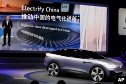 资料照：德国大众汽车执行长迪斯(Herbert Diess)在2017年上海汽车展上。