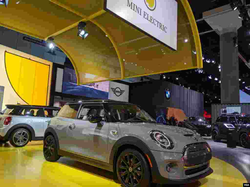 Mini presentó la nueva versión de su clásico Cupé, pero ahora en versión eléctrica.