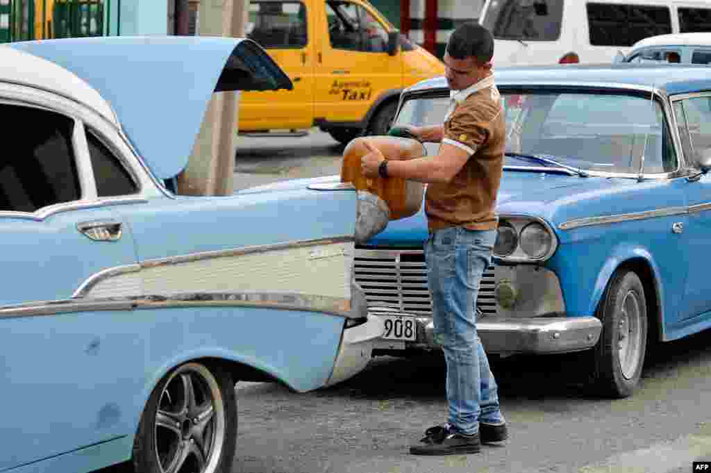 En 1990, Cuba anuncia el inicio del Per&#237;odo Especial, un programa de ajuste y resistencia para enfrentar la fuerte crisis provocada por la desaparici&#243;n de la URSS y el bloque comunista.