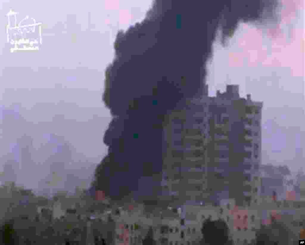 Ugarit News image of smoke and fire billowing from an explosion in Damascus, Syria, Feb. 6, 2013