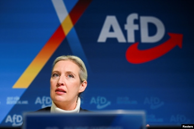 FILE - Alice Weidel, salah satu pemimpin Partai Alternatif untuk Jerman, menghadiri konferensi pers di Berlin pada 7 Desember 2024.
