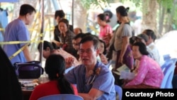 Dr. Tan Song, director of the Cambodian Health Professionals Association of America (CHPAA), examines a patient during a medical mission in Cambodia's Svay Rieng province, Cambodia, 2015. (Courtesy of CHPAA)