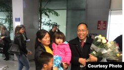 50歲的趙常青星期一（2018年12月17日）經曼谷抵達舊金山，與兩年前同樣經曼谷來美國的妻子劉曉東及兩個孩子團聚。
