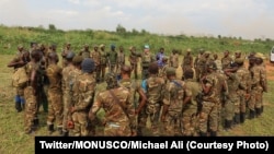 Basoda ya FARDC bazali kolanda mateya ya bayi contingent ya Brésil na Monusco, na Beni, Nord-Kivu, 3 février 2020. (Twitter/MONUSCO/Michael Ali)