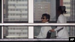 TOPSHOTS
Chinese activist activist Chen Guangcheng (L) is seen in a wheelchair pushed by a nurse at the Chaoyang hospital in Beijing on May 2, 2012. A US official said there would be no repeat of the incident involving the activist Chen Guangcheng, but d