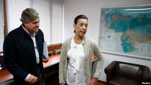 España considera que al otorgar ciudadanía a los padres del dirigente de Voluntad Popular, Leopoldo López y Antonieta MendozaPopular, ellos tendránasí más garantías democráticas.
