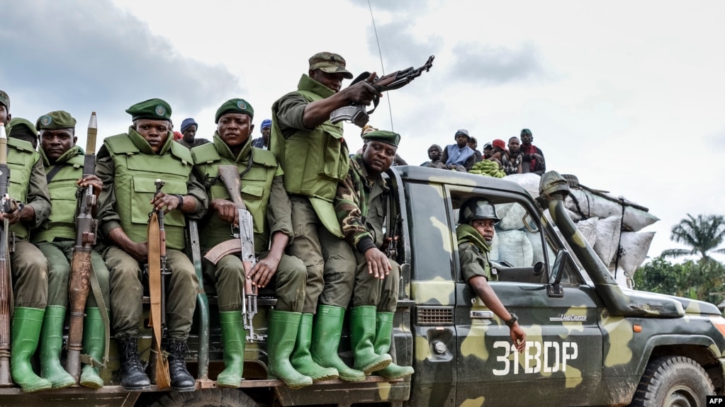Des soldats des FARDC (Forces ArmÃ©es de la RÃ©publique DÃ©mocratique du Congo) assis sur un vÃ©hicule militaire lors dâ€™une opÃ©ration contre des rebelles des Forces DÃ©mocratiques AlliÃ©es (ADF) Ã  Opira, Nord Kivu, le 25 janvier 2018.