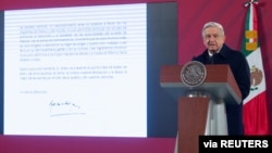 Presiden Meksiko Andres Manuel Lopez Obrador saat menyampaikan ucapan selamat kepada Presiden terpilih Joe Biden di Istana Presiden di Mexico City, Meksiko hari Selasa (15/12). 