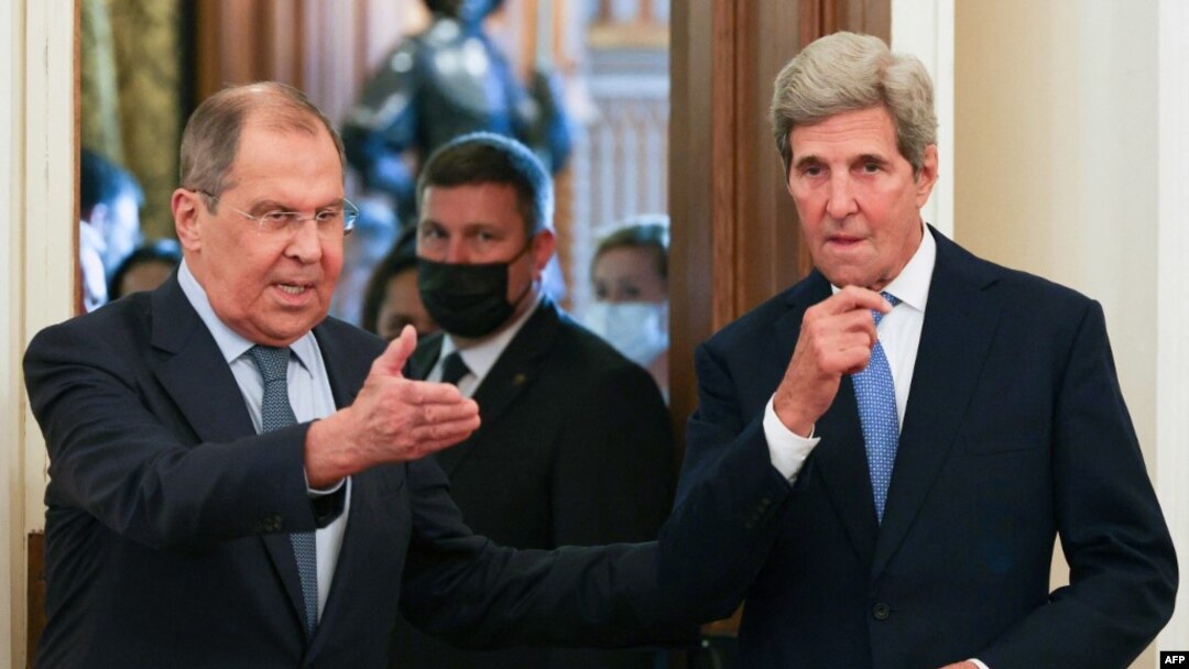Глава МИД РФ Сергей Лавров и спецпосланник Госдепартамента Джон Керри в Москве, 12 июля 2021 года