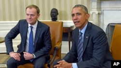 Presiden AS Barack Obama bertemu dengan Presiden Dewan Eropa Donald Tusk di Gedung Putih (9/3). (AP/Susan Walsh)