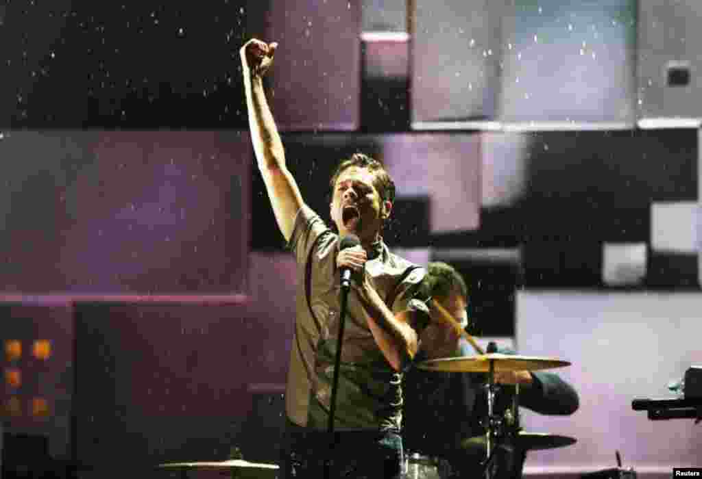 Nate Ruess, lead singer of Fun, performs at the 55th annual Grammy Awards in Los Angeles, California, February 10, 2013. REUTERS/Mike Blake (UNITED STATES TAGS:ENTERTAINMENT) (GRAMMYS-SHOW) - RTR3DM04