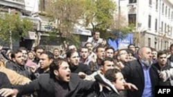 Syrians anti and pro-Assad protesters clash after Friday prayers in Damascus, March 25, 2011