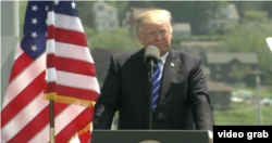 川普总统2017年5月17日在海警学院毕业礼上致词 （美国国防部视频截图）