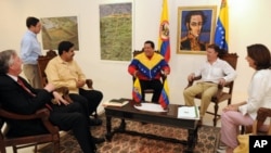 ທ່ານ Hugo Chavez ພົບປະກັບທ່ານ Juan Manuel Santos ພົບປະກັນ ໃນວັນອັງຄານວານນີ້, ທີ 10 ສິງຫາ 2010