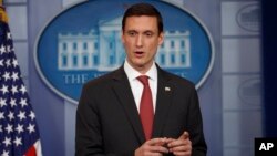 El asesor de Seguridad Nacional de la Casa Blanca, Tom Bossert, asegura que los damnificados por el huracán Harvey recibirán ayuda.
