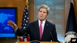 Menlu AS John Kerry saat memberikan sambutan terkait laporan tahunan hak asasi di kantor Kemenlu AS di Washington DC (27/2).