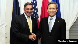 지난 6월 미국 국방부 청사에서 회담한 리언 파네타 미 국방장관(왼쪽)과 김관진 한국 국방장관.