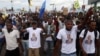 Les partisans du candidat à l'élection présidentielle de l'opposition congolaise, Martin Fayulu, scandent des slogans à Kinshasa, RDC, le 21 novembre 2018.