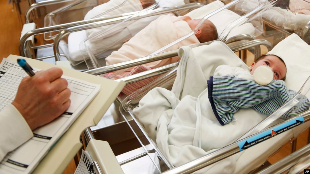 ARHIVA - Novorođene bebe u bolnici u Njujorku, 16. februara 2017. 
