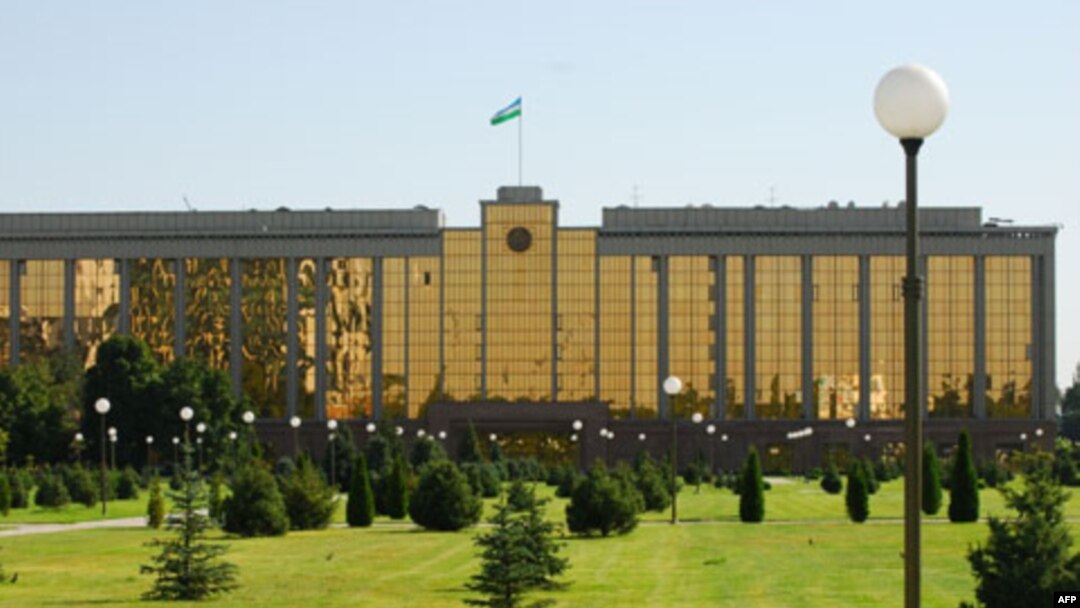 2010 yil bo'yicha hisobotda, O'zbekiston inson huquqlariga hurmat bobida Xitoy, Shimoliy Koreya, Eron, Kuba va Belarus bilan bir safda.