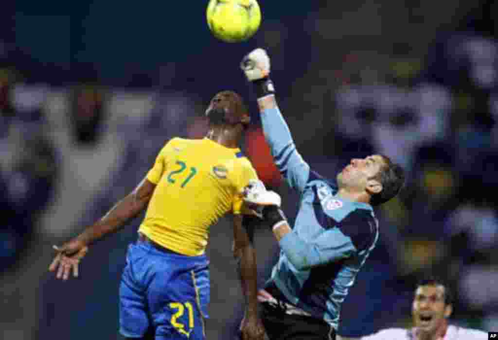 Tunisia's goalkeeper Rami Djridi (R) makes a save against Roguy Meye (L) of Gabon during their African Cup of Nations Group C soccer match at Franceville stadium in Gabon January 31, 2012.