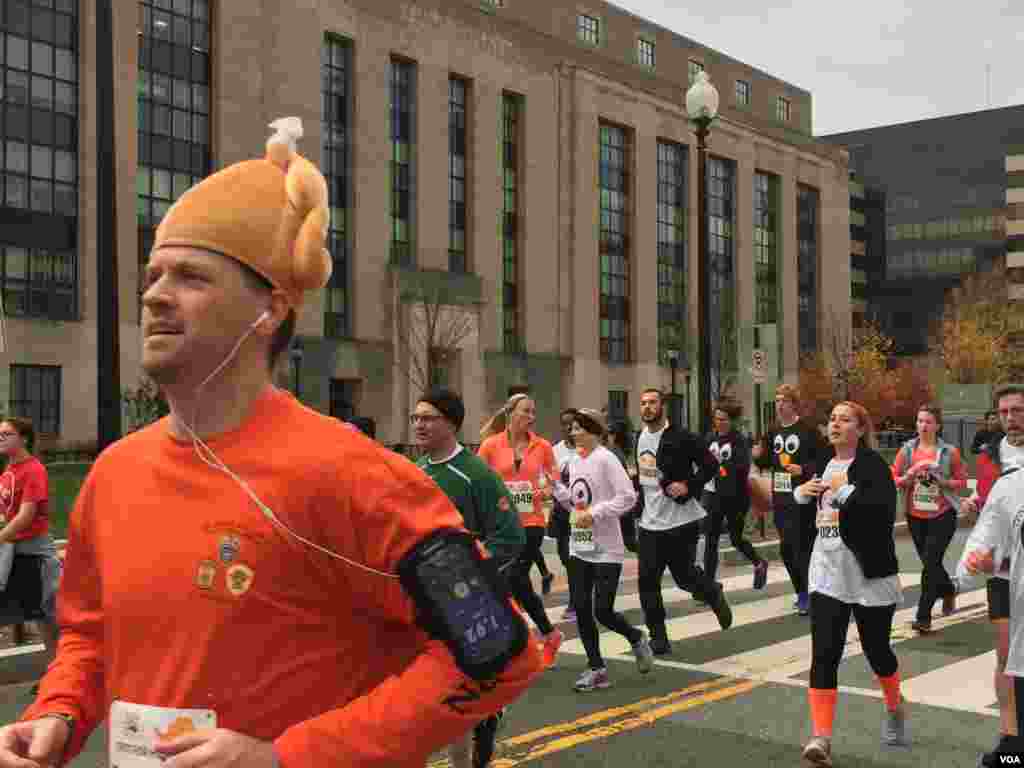 Maratón en el Día de Acción de Gracias por la lucha contra el hambre.