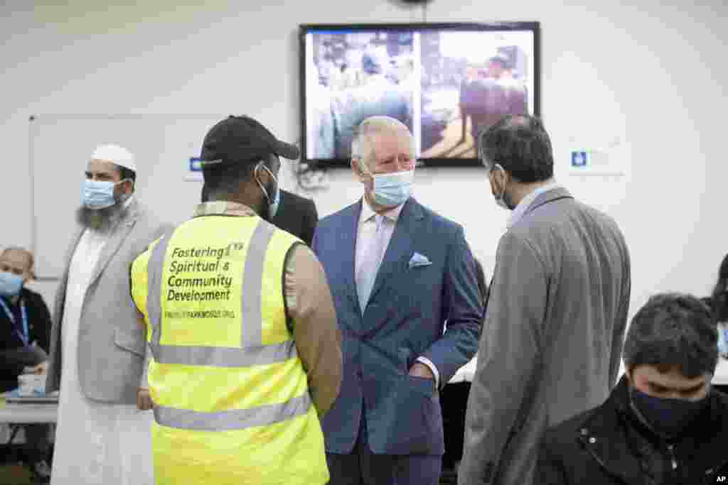 دیدار پرنس چارلز ولیعهد بریتانیا از یک مرکز موقت تزریق واکسن کرونا در مسجد پارک فینزبری در شمال لندن