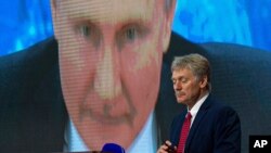 지난 12월 드미트리 페스코프 러시아 대통령실 대변인이 모스크바에서 야권 지도자 알렉세이 나발니 관련 기자회견을 갖고 블라디미르 푸틴 대통령과 화상 통화를 했다. 