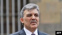 Abdulla Gül Təbrizdə böyük hərarətlə qarşılanıb