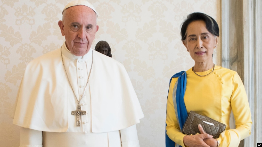 Giáo hoàng Francis và bà Aung San Suu Kyi trong cuộc gặp ở Vatican hồi tháng Năm năm nay.