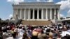 马丁路德金三世在华盛顿市林肯纪念堂的一次仪式上讲话，纪念1963年民权大游行50周年。（2013年8月24日）