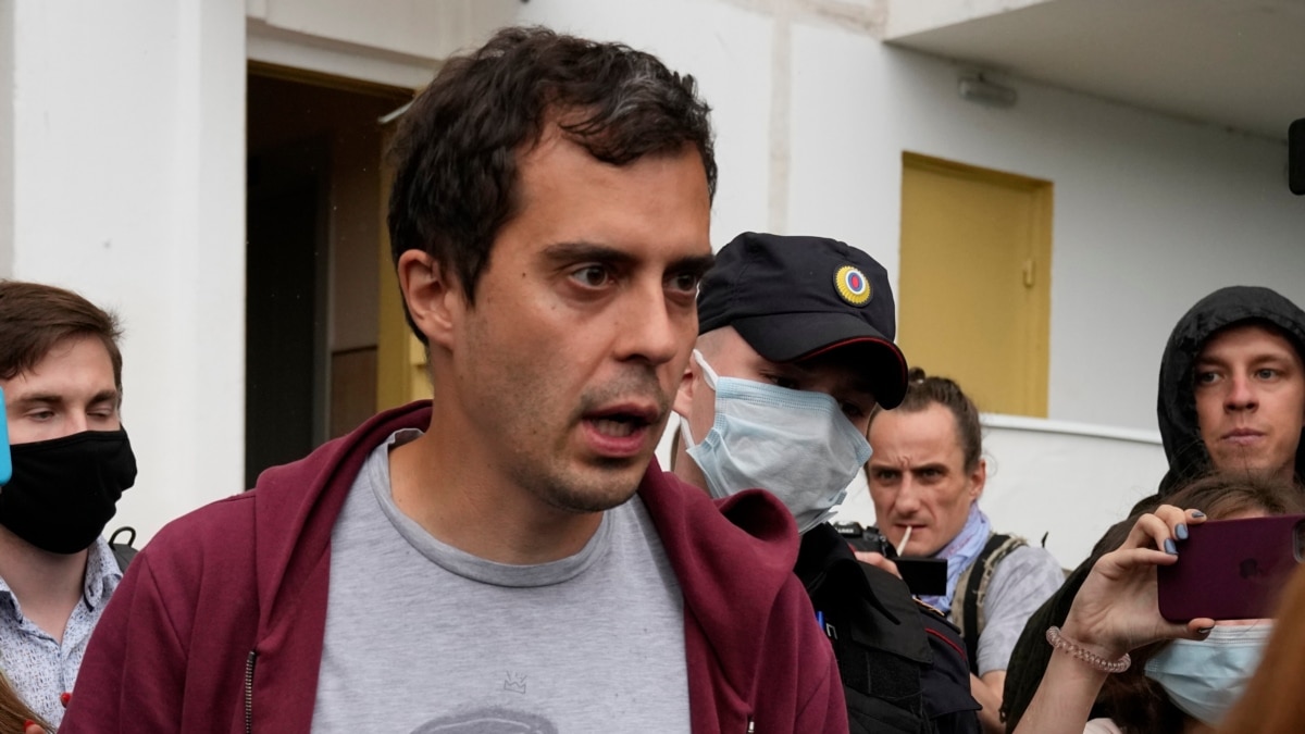 Home Of Another Investigative Journalist In Russia Raided