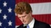 El representante Joe Kennedy III habla en la sede de su campaña en Watertown, Massachusetts, después de conceder su derrota ante el senador Edward Markey, el 1 de septiembre de 2020.