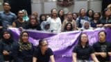 Koalisi Gerakan Perempuan Disabilitas mendukung percepatan pembahasan sekaligus pengesahan RUU Penghapusan Kekerasan Seksual. (foto: VOA/Fathiyah Wardah)