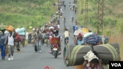 Refugiados congoleses da cidade de Sake em direcção a Goma 
