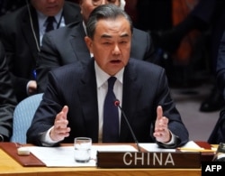 왕이 중국 외교부장이 27일 '비확산과 북한'을 주제로 열린 안보리 회의에서 발언하고 있다.