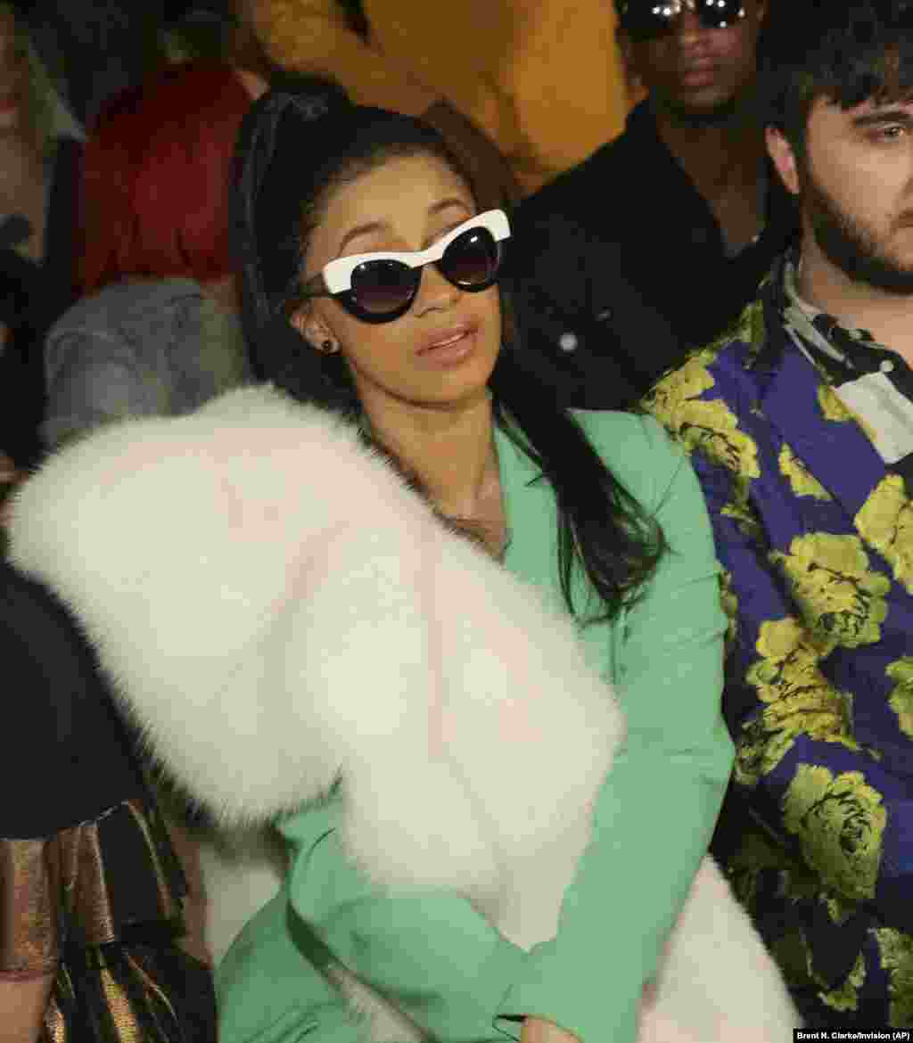 Cardi B no desfile de Christian Siriano, no New York Fashion Week 2018 (Semana da Moda de Nova Iorque)