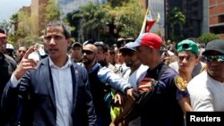 Guaido afirmó que las informaciones sobre que el presidente en disputa Nicolás Maduro estaba listo para abandonar el país, pero había sido disuadido por fuerzas extranjeras son ciertas.