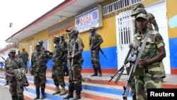 Congolese Revolution Army (CRA) rebels stand guard at the border entry into Rwanda near Goma in the eastern Democratic Republic of Congo (DRC), November 20, 2012,