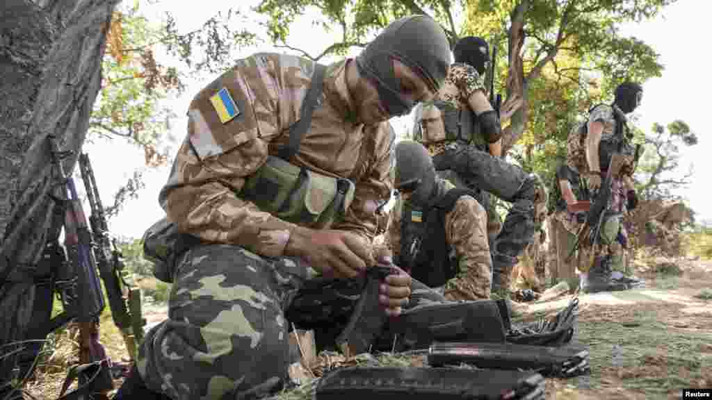 Sojojin Ukraine a Mariupol, Ukraine, 15 ga Satumba, 2014.