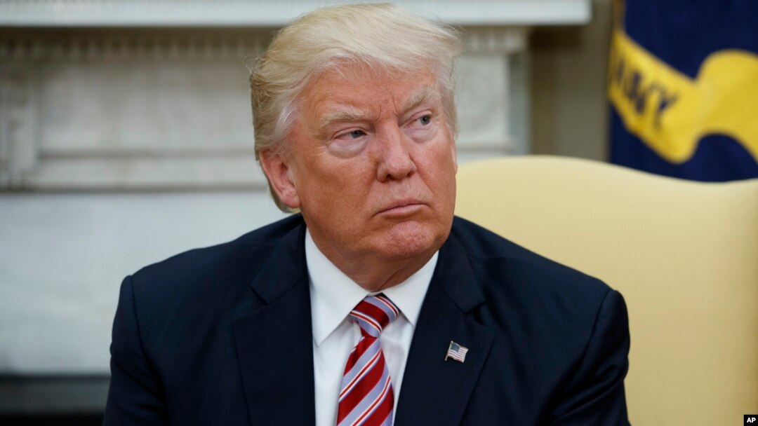 Presiden AS Donald Trump berbicara kepada media terkait pemecatan Direktur FBI James Comey, di Gedung Putih Rabu (10/5). 
